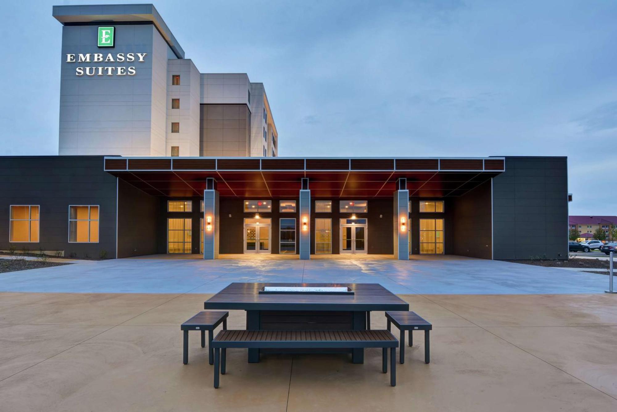 Embassy Suites By Hilton Plainfield Indianapolis Airport Екстериор снимка